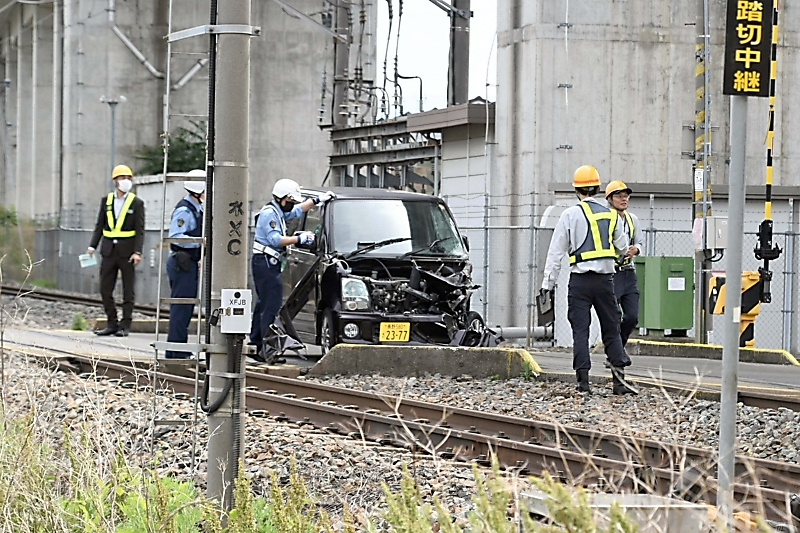 長野市の踏切で列車と車が衝突 けが人なし｜信濃毎日新聞