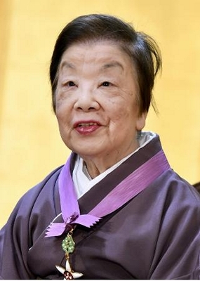 作家の平岩弓枝さん死去 小説、脚本で文化勲章受章｜信濃毎日新聞