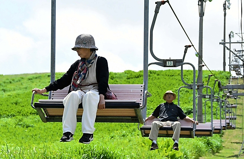 霧ケ峰の大パノラマへ 夏山リフト営業開始|信濃毎日新聞デジタル 信州・長野県のニュースサイト