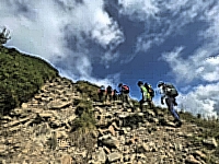 体験プランでは登山家とのトレッキングなどを用意している
