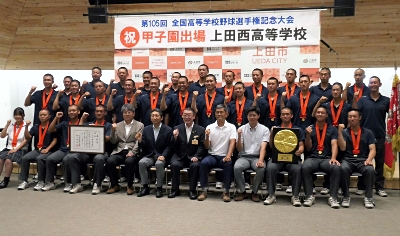 甲子園「先輩たちを超える」 上田西高野球部員ら 上田市長に健闘誓う