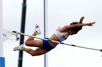 助走をコントロールできず動揺､佐久長聖の岡田 女子棒高跳び 〈全国