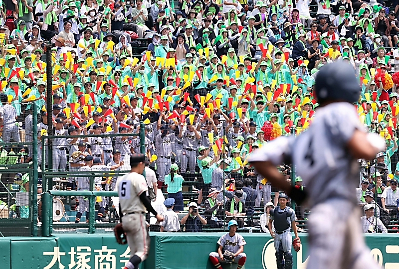 アルプス席に約2千人の大応援団 上田西魂 力を出し切った選手に大きな