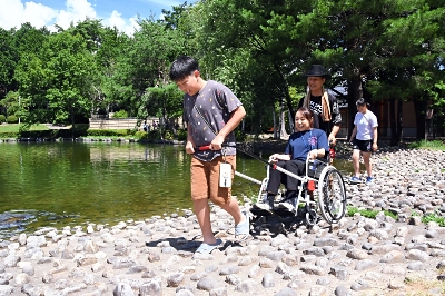 車いすを「人力車」に変えて､世界を広げたい 障害のある女性が器具紹介 