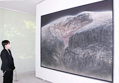 46億年前の地球創世のイメージ 千住博さん初の「浅間山」公開 軽井沢