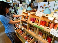 ハート形に切った野菜などを使う「カラート」のピクルス