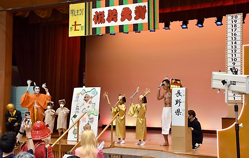 仮装大賞」、笑いと拍手で大盛況 人気テレビ番組さながらの演出 上田市