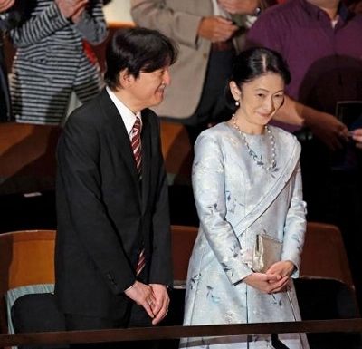 秋篠宮ご夫妻がオペラ鑑賞 文化庁芸術祭｜信濃毎日新聞デジタル 信州
