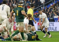 　２１日に行われたイングランド―南アフリカの準決勝＝サンドニ（共同）