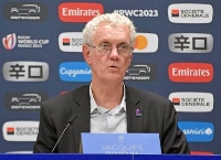 　記者会見するラグビーのＷ杯フランス大会組織委のリボアル会長＝２３日、パリ（共同）