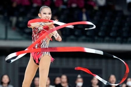 16歳の鶴田芽生が個人総合初V 全日本新体操第2日｜信濃毎日新聞