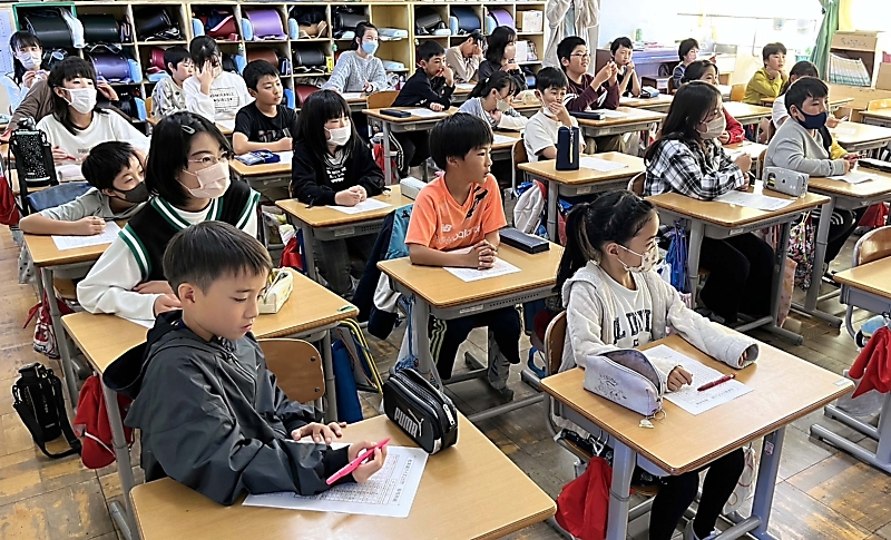 壁の厚さはどのくらい？ 子どもたちが「松本城検定クイズ」に挑戦 松本