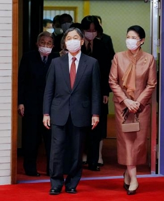 両陛下、皇居で演奏会鑑賞 上皇ご夫妻も同席｜信濃毎日新聞デジタル