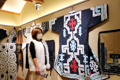 アイヌ文化、衣装の美しさを通して魅力に触れる 刺繍作家、長野市で