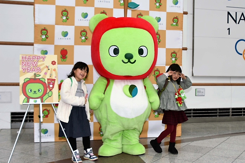 アルクマ大好き！ 年賀状用にどうぞ、一緒に写真撮影 長野｜信濃毎日新聞デジタル 信州・長野県のニュースサイト
