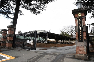 県教委が上伊那総合技術新校の校地として示した上伊那農業高校=22日、南箕輪村