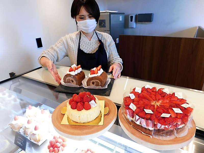 おいしくなる時期にイチゴフェア 被災農家から仕入れたっぷり使用