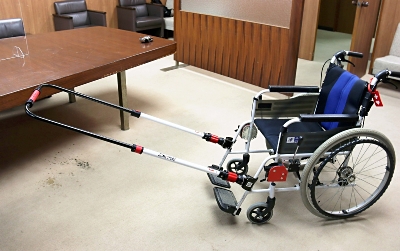 能登半島地震 被災地に車いすけん引器具を｜信濃毎日新聞デジタル 信州 