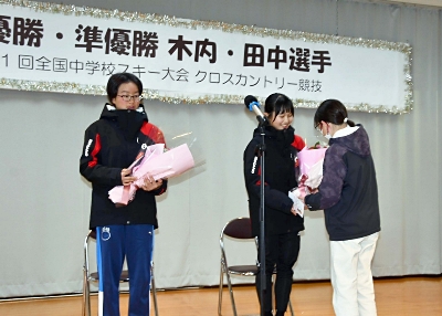 飯山市城北中生の2人が全国中学スキー入賞を報告｜信濃毎日新聞