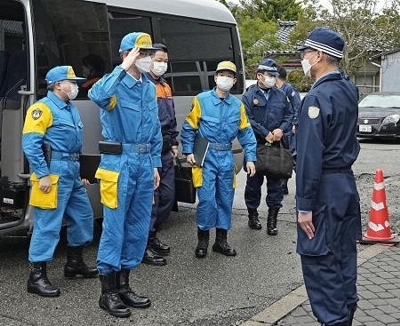 警察庁長官が能登被災地を視察 石川・輪島署を訪問｜信濃毎日新聞