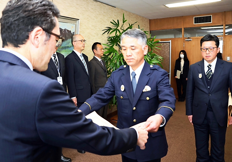 長野県警の2人に優秀警察職員表彰｜信濃毎日新聞デジタル 信州・長野県