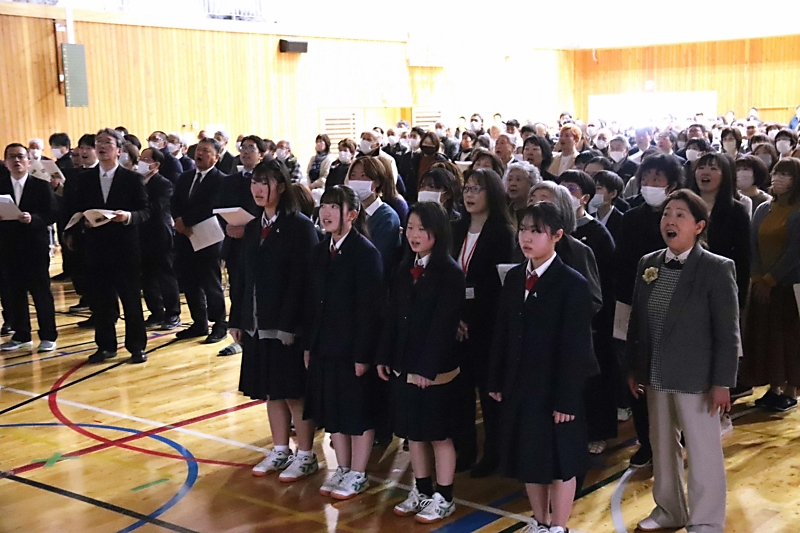 「学校はなくなるが思い出はなくならない」77年の歴史に幕 長野市七二会中学校で閉校式典｜信濃毎日新聞デジタル 信州・長野県のニュースサイト