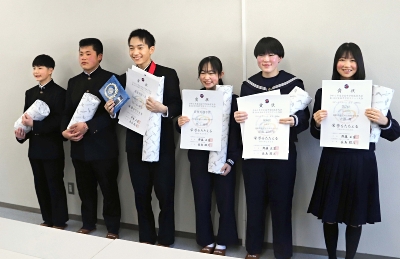 もっと上を目指す」 全中スケートで活躍の南牧中生6人、結果を報告