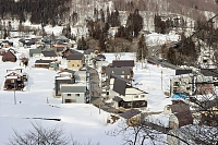 栄村の青倉集落。県北部地震で全壊した家屋は村内最多の１４棟だった＝１１日午後３時３９分