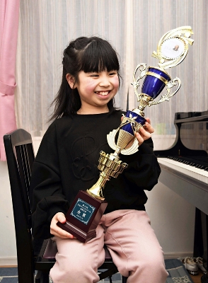 箕輪町の小学3年生、ピアノ全国コンクールで金賞｜信濃毎日新聞