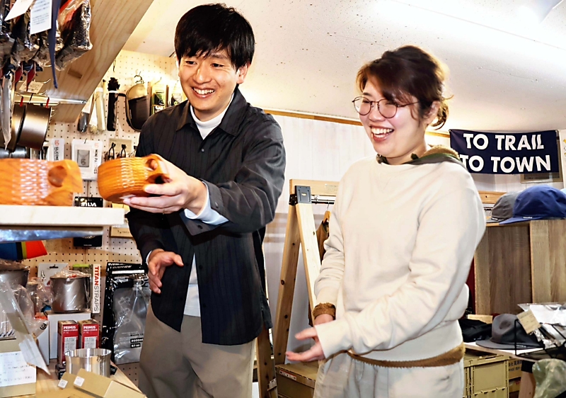 山と出合えるくつろぎの空間、移住夫婦でつくる「山小屋カフェ」 茅野