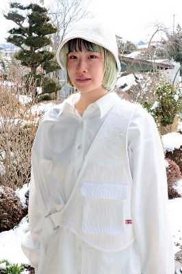 裂き織り」の魅力、若者にも 茅野へ移住した作家の柴田さん、白で統一