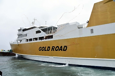 写真複数】金色の外装、船旅に高級感 駿河湾フェリー出航 長野・静岡