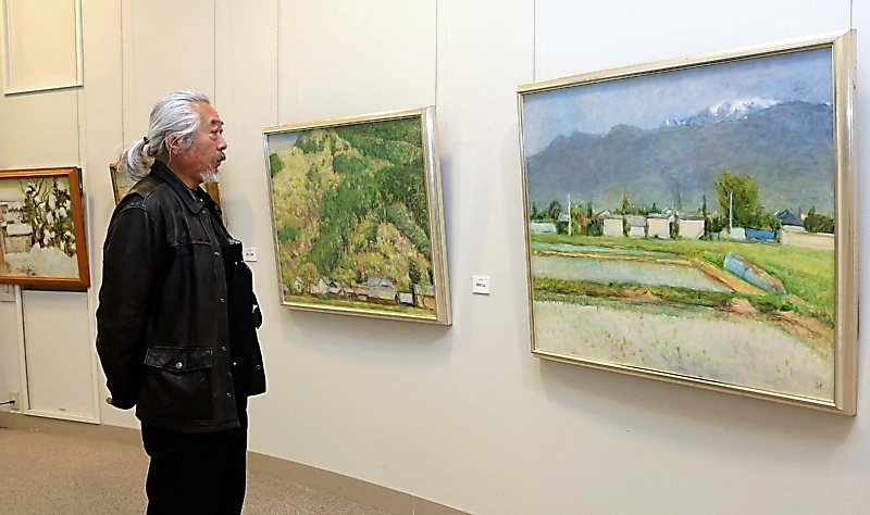 油彩画　作家　　山辺の里 田園風景描き続けた生涯しのぶ 松本市里山辺の画家・故柳沢健さんの