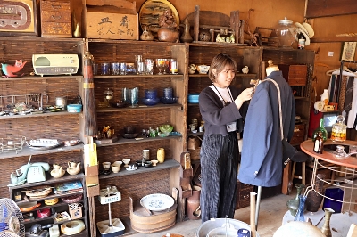 昭和レトロな古道具や雑貨がたくさん､街を歩いて地域の良さ感じて 中野