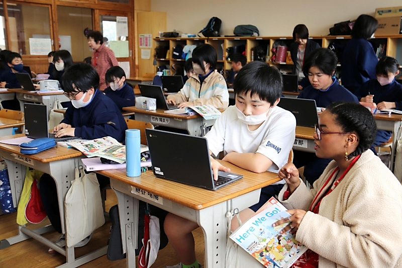 デジタル教科書、小5～中3英語に本格導入 効果は？ 長野県内の学校