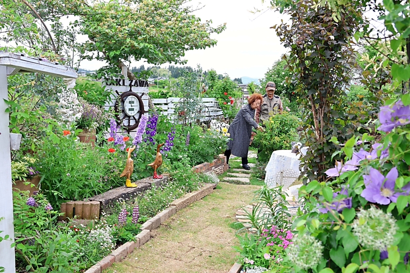 ほぼ手作り…広さ500㎡の自宅庭園を「オープンガーデン」で公開 松本