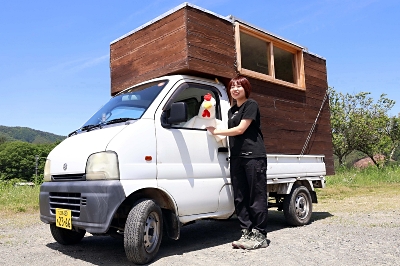 27歳女性､軽トラにキャビン載せて日本縦断一人旅 現在は伊那市に滞在