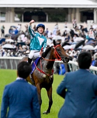 ロマンチックウォリアーが優勝 香港馬、競馬の安田記念｜信濃
