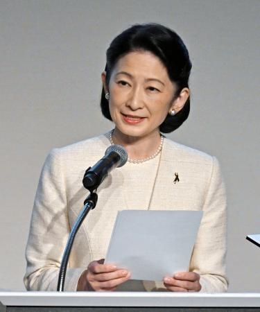 紀子さま、小児がん学会に出席 横浜、セレモニーであいさつ｜信濃毎日
