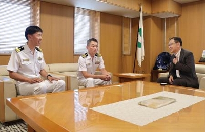 福井港に海自潜水艦、10年ぶり 幹部が市長と面会、7日一般公開