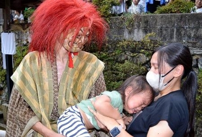椎出厳島神社、祈願で舞奉納 和歌山、怖い鬼に子ども泣き叫ぶ｜信濃