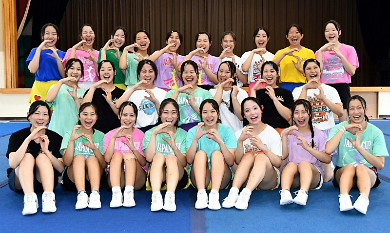 挑む笑顔と明るさ 東海大諏訪高チアリーディング部、全国大会へ 茅野市