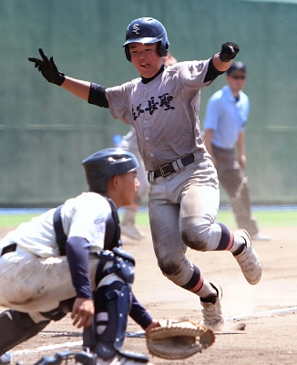 佐久長聖が決勝へ、最終回に逆転 劣勢でも諦めずチャンスつかむ 全国