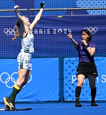 楽しく特別だった」パリ五輪の笛 ホッケー女子で主審務めた駒ケ根市の