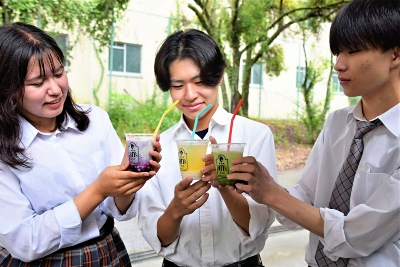 辰野高生､山雅と一緒に町をPRへ 緑やオレンジ色の飲料開発 9月の試合に