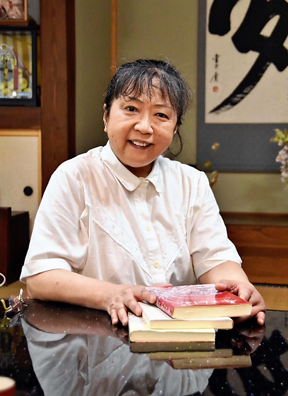 ラジオ番組500回、記念の歌声 松本市の声楽家・小松さん、9月8日に