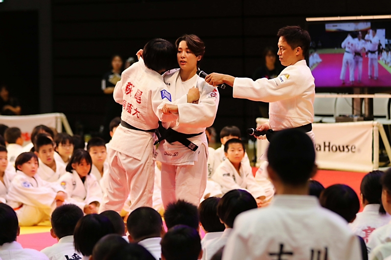 「あこがれるだけでなく同じ立場目指して」 出口クリスタ選手、五輪女王の技を伝授 横浜のイベントに参加|信濃毎日新聞デジタル 信州・長野県の ...