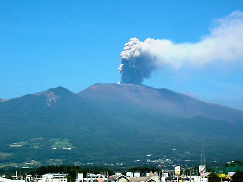 夜の学校で突然「ドーン」 佐久市にミサイル着弾かと…浅間山噴火を経験