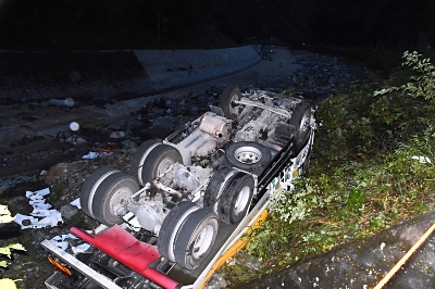 リニア工事残土運搬中、ダンプカーが転落事故 JR東海、大鹿村連絡協議 