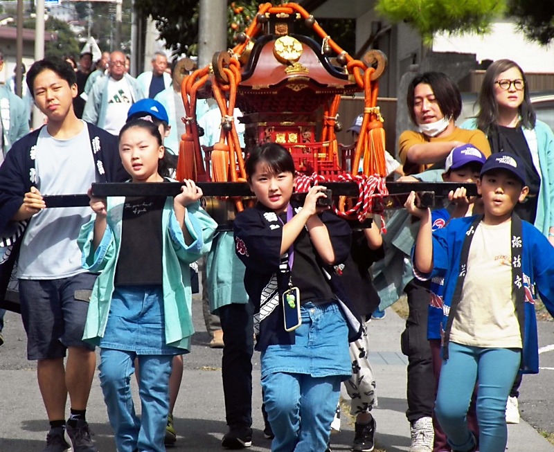 わっしょい、わっしょい」 諏訪市の赤羽根区で5年ぶり子供神輿 ｢みんな